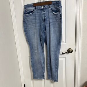 Judy Blue Light Wash Boyfriend Jeans